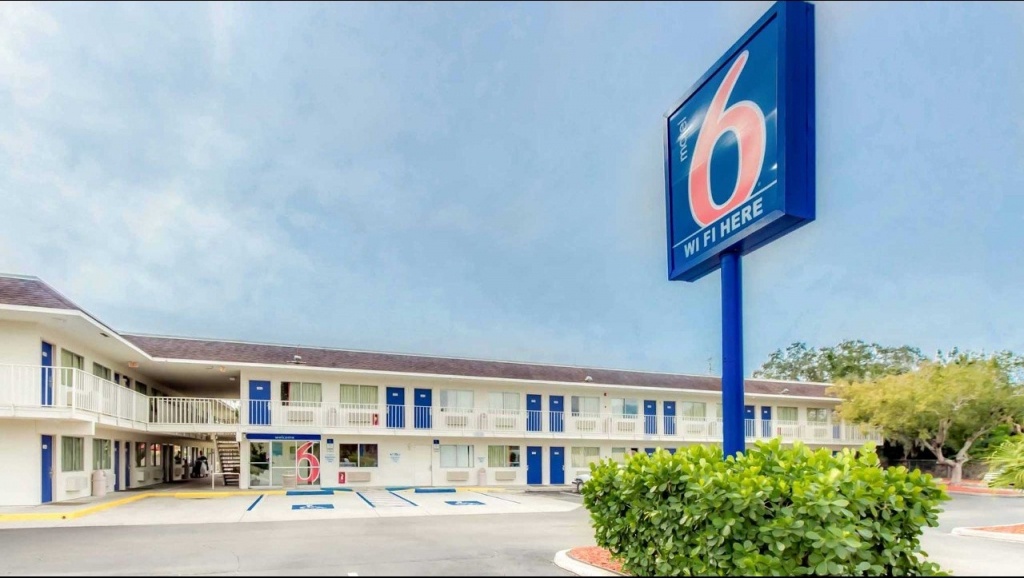 Motel 6 Tampa - Fairgrounds Hotel In Tampa Fl ($99+) | Motel6 - Motel 6